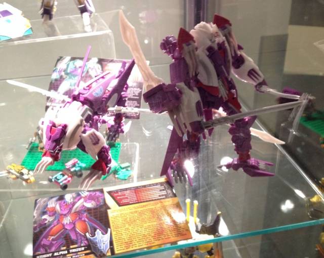 Alpha Trizer Apelinque and Flare Up Botcon Exclusive | Transformers Convention Botcon 2014