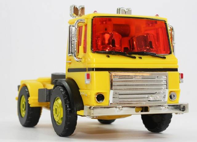 Shafter Convention Exclusive | X-Transbots Master Mini