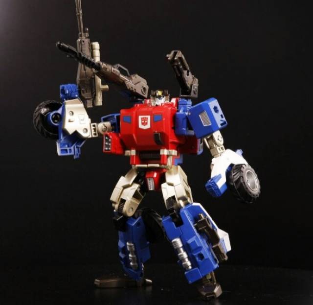 Roadbuster e-hobby Exclusive | Transformers Cloud