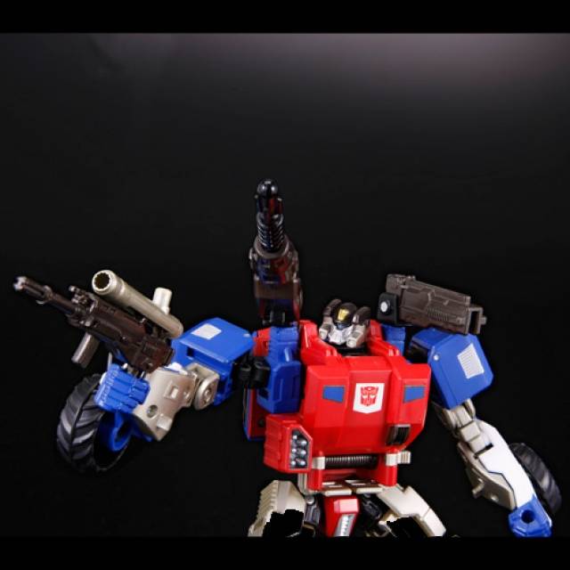 Roadbuster e-hobby Exclusive | Transformers Cloud