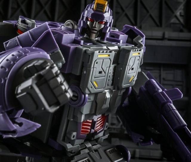 D05 Chigurh | DX9 Toys