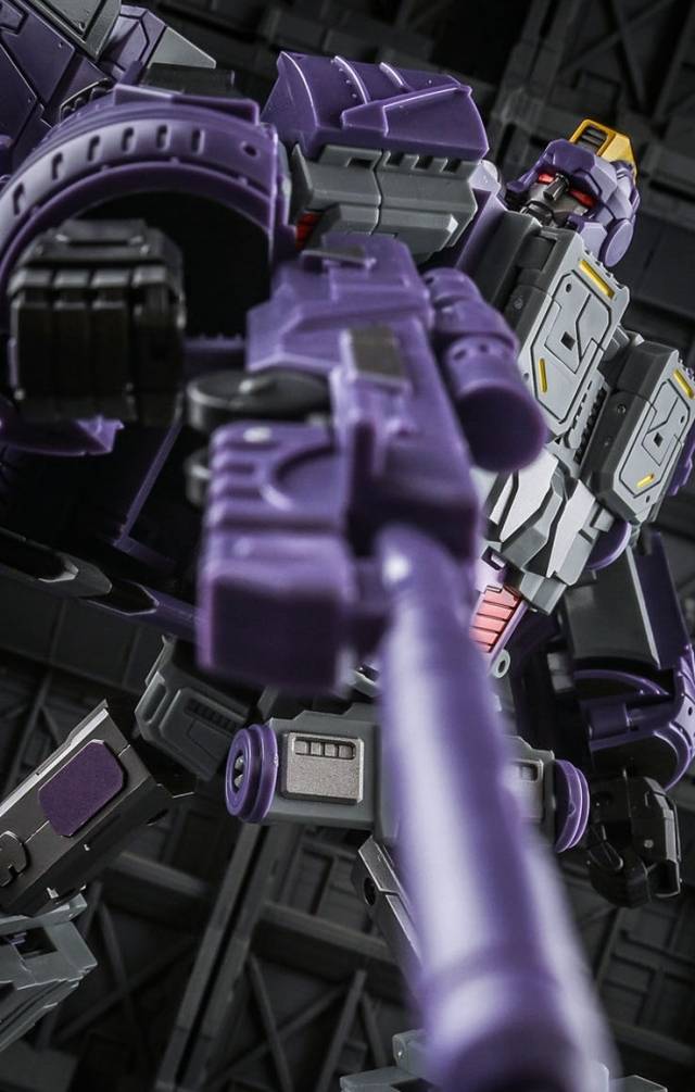 D05 Chigurh | DX9 Toys