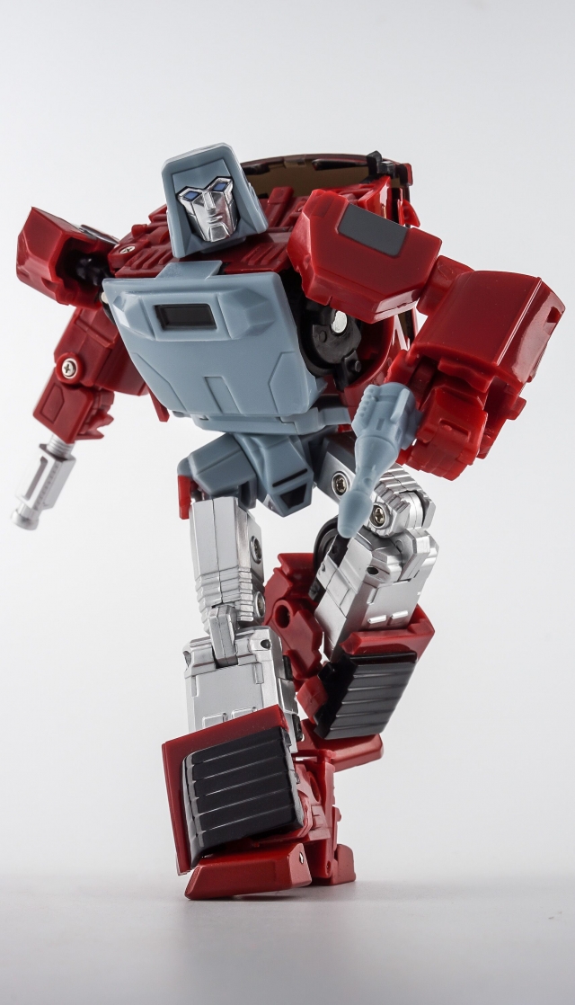 MM-6 Boost Toy Version | X-Transbots Master Mini