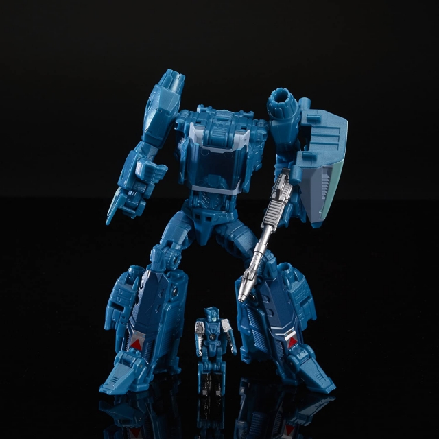 Blurr and Hyperfire Deluxe Class  | Transformers Generations Titans Return