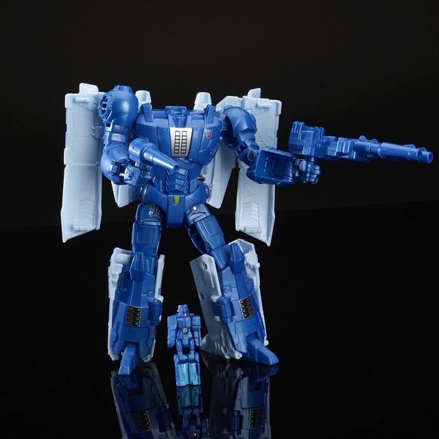 Scourge and Fracas Deluxe Class  | Transformers Generations Titans Return