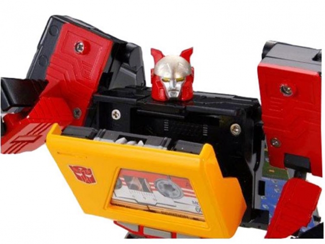 Blaster Transforming USB Hub | Transformers Device Label