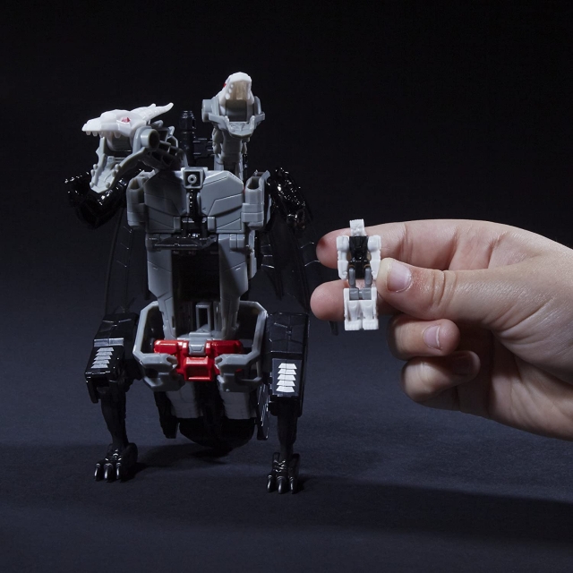 Twinferno with Daburu Deluxe Class  | Transformers Generations Titans Return