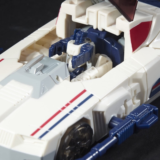Breakaway with Throttle Deluxe Class  | Transformers Generations Titans Return