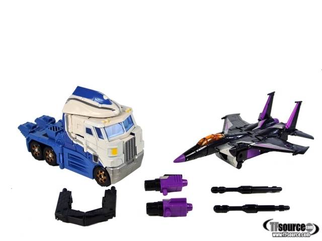 Voyager Class Ultra Magnus and Skywarp Set | Transformers Classics Robots In Disguise