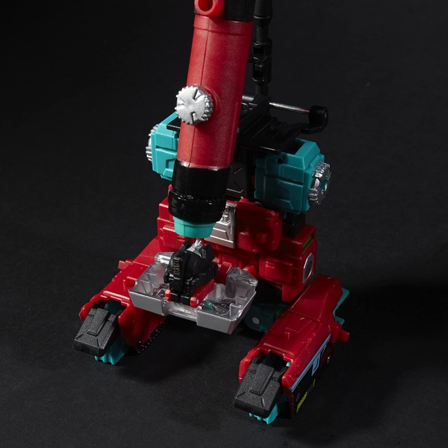 Perceptor with Convex Deluxe Class  | Transformers Generations Titans Return