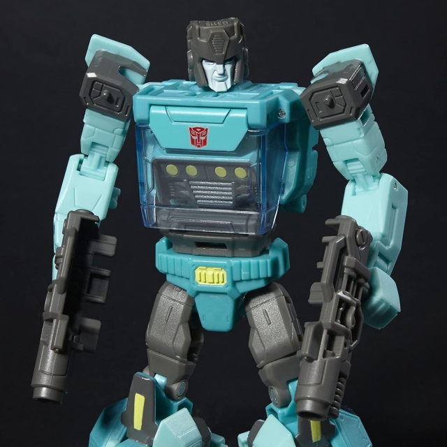 Autobot Sergeant Kup and Flintlock Deluxe Class  | Transformers Generations Titans Return