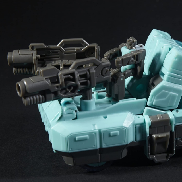 Autobot Sergeant Kup and Flintlock Deluxe Class  | Transformers Generations Titans Return