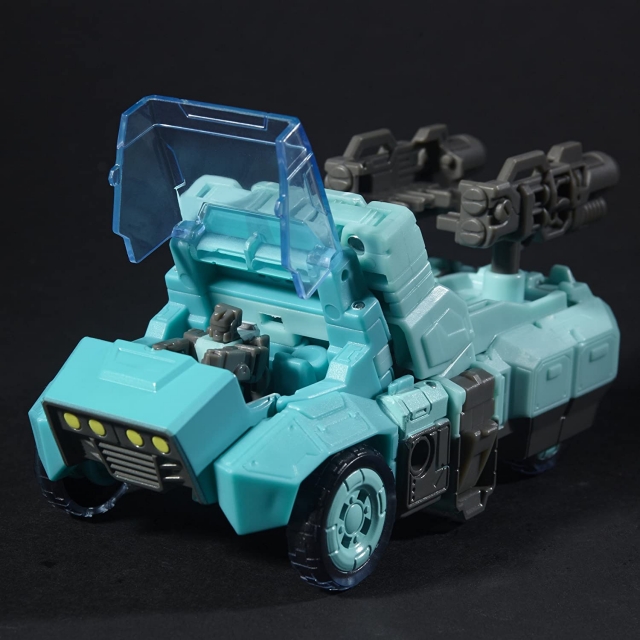 Autobot Sergeant Kup and Flintlock Deluxe Class  | Transformers Generations Titans Return