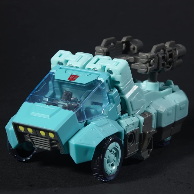 Autobot Sergeant Kup and Flintlock Deluxe Class  | Transformers Generations Titans Return