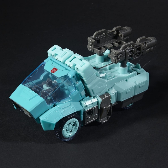 Autobot Sergeant Kup and Flintlock Deluxe Class  | Transformers Generations Titans Return