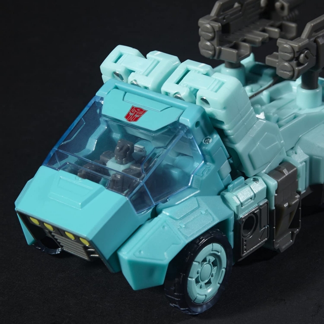 Autobot Sergeant Kup and Flintlock Deluxe Class  | Transformers Generations Titans Return