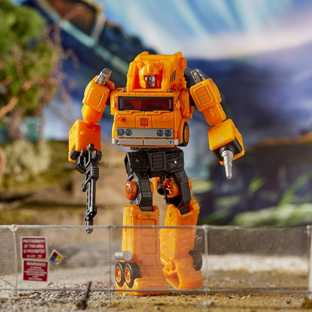 WFC-E10 Autobot Grapple Voyager Class | Transformers Generations War for Cybertron Earthrise Chapter