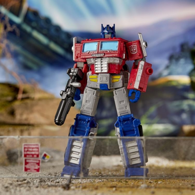 WFC-E11 Optimus Prime with Trailer Leader Class | Transformers Generations War for Cybertron Earthrise Chapter
