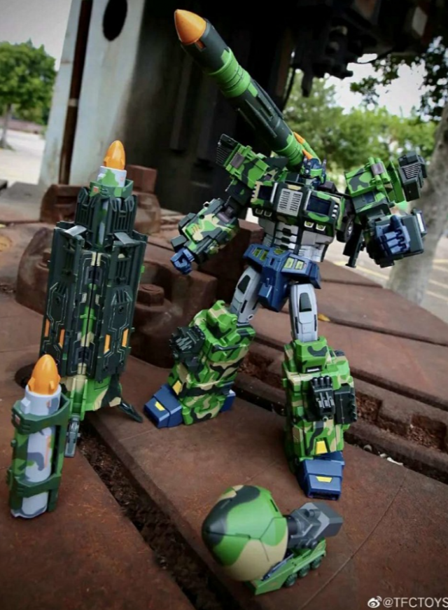 STC-01NB Supreme Techtial Commander Nuclear Blast Version | TFC Toys