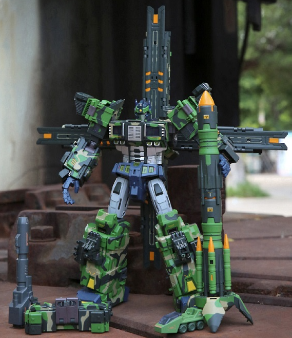 STC-01NB Supreme Techtial Commander Nuclear Blast Version | TFC Toys