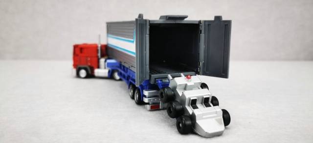MS-B18X Light of Justice Metallic Version | Magic Square