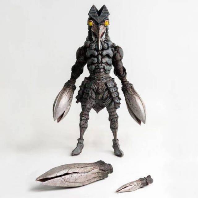 Dark Baltan 1:6 Scale Figure | Ultraman | Threezero