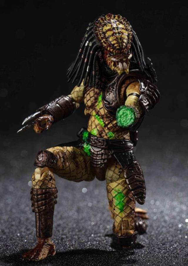 City Hunter Predator Battle Damaged Version 1:18 Scale | Predator 2 | Hiya Toys