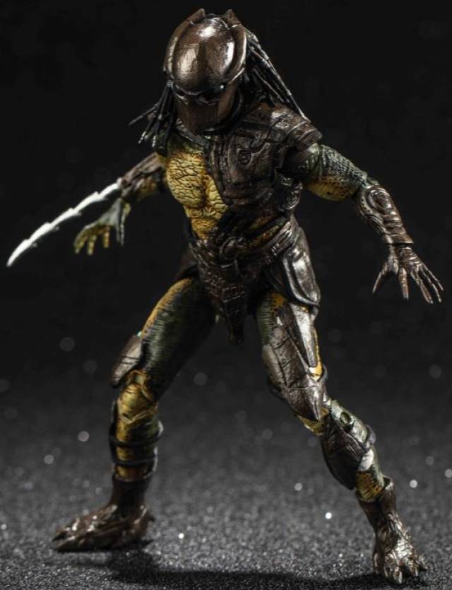 Falconer Predator PX Previews Exclusive 1:18 Scale | Predators | Hiya Toys