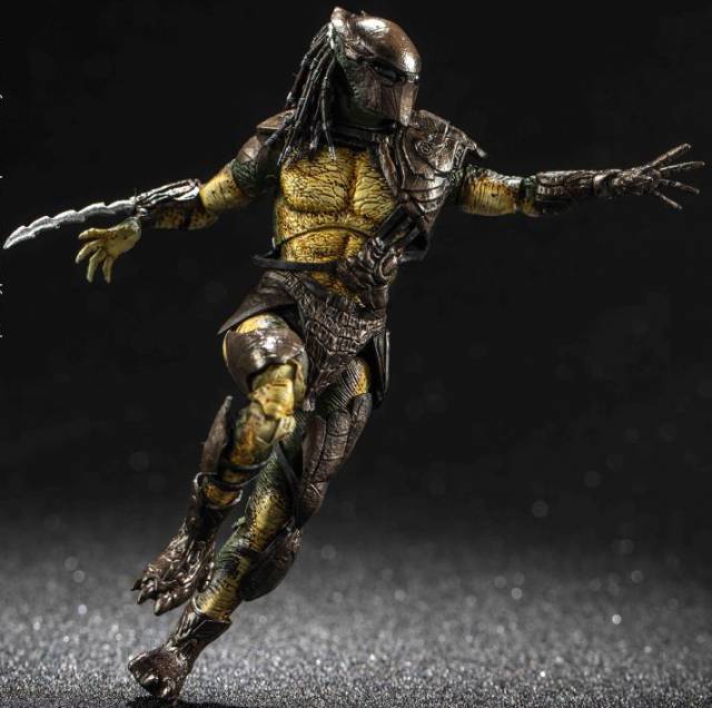 Falconer Predator PX Previews Exclusive 1:18 Scale | Predators | Hiya Toys