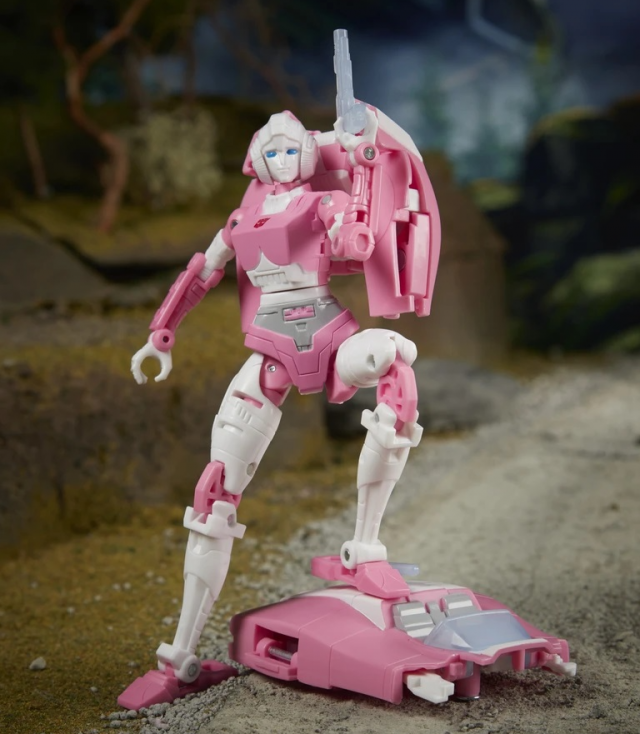 WFC-E17 Arcee Deluxe Class | Transformers Generations War for Cybertron Earthrise Chapter