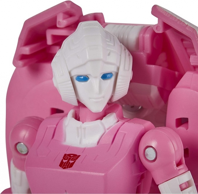 WFC-E17 Arcee Deluxe Class | Transformers Generations War for Cybertron Earthrise Chapter