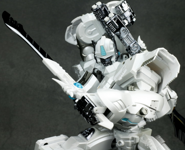 GT-10A Gorilla White Version | Generation Toy