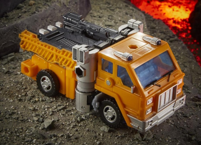 WFC-K16 Huffer Deluxe Class | Transformers Generations War for Cybertron Kingdom Chapter