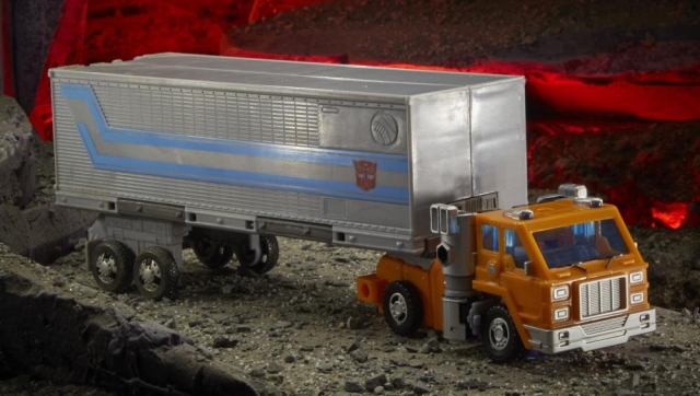WFC-K16 Huffer Deluxe Class | Transformers Generations War for Cybertron Kingdom Chapter