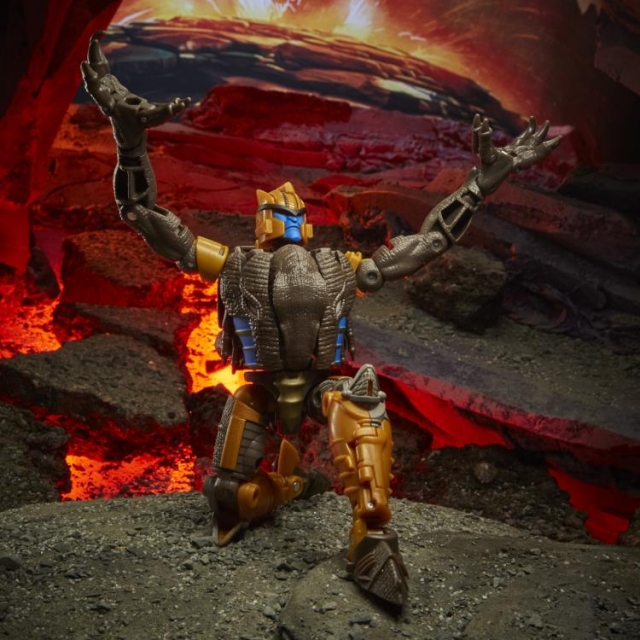WFC-K18 Dinobot Voyager Class | Transformers Generations War for Cybertron Kingdom Chapter