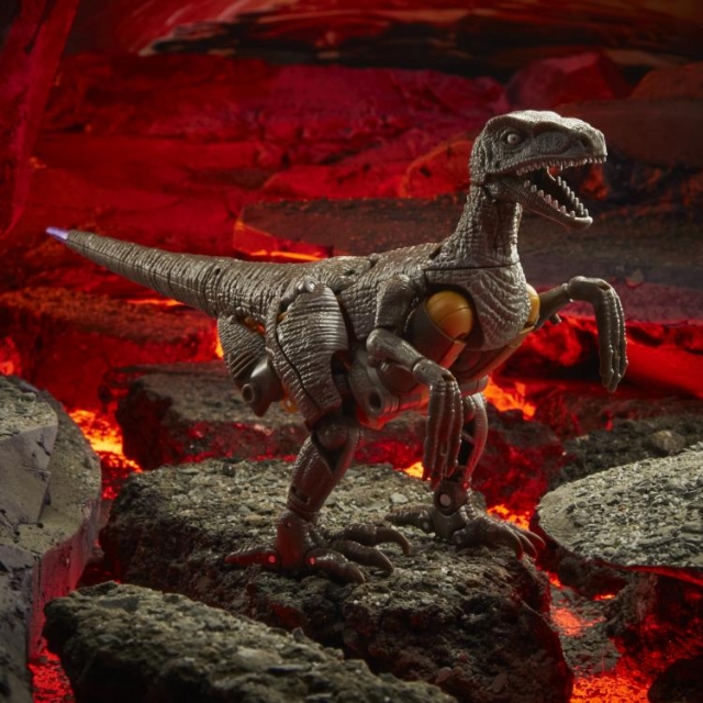 WFC-K18 Dinobot Voyager Class | Transformers Generations War for Cybertron Kingdom Chapter