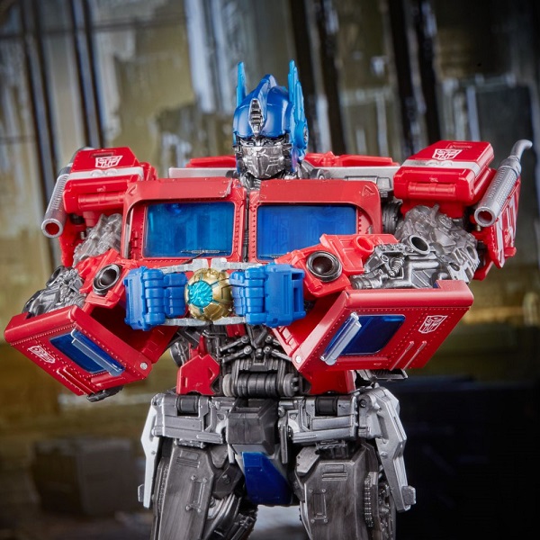 MPM-12 Optimus Prime | Transformers Masterpiece Movie Series