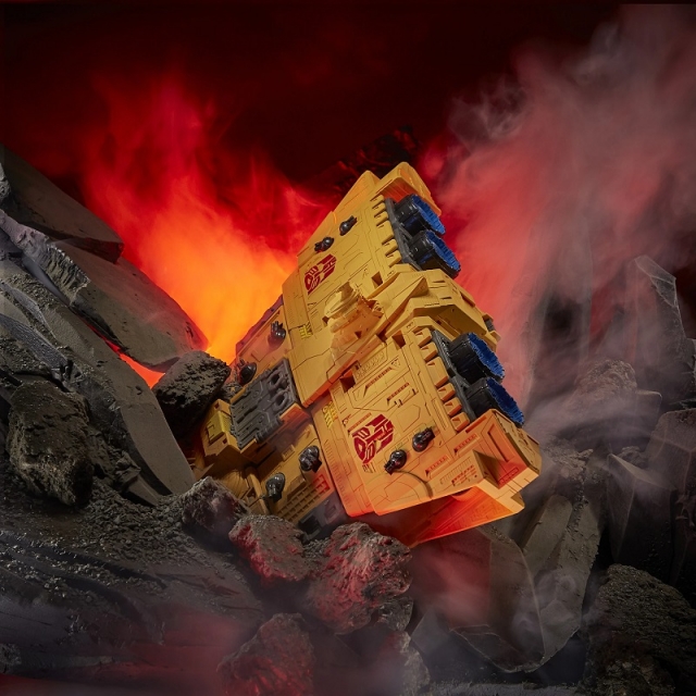 WFC-K30 Autobot Ark Titan Class | Transformers Generations War for Cybertron Kingdom Chapter