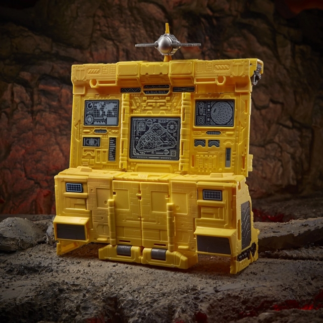 WFC-K30 Autobot Ark Titan Class | Transformers Generations War for Cybertron Kingdom Chapter