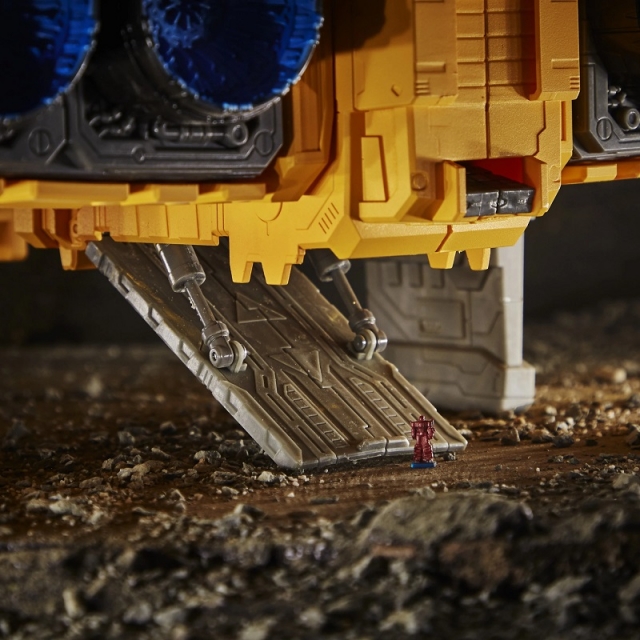 WFC-K30 Autobot Ark Titan Class | Transformers Generations War for Cybertron Kingdom Chapter