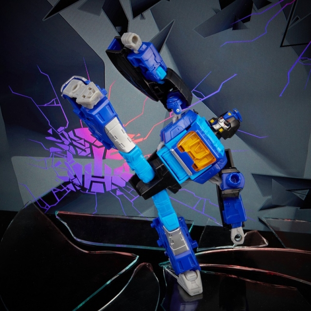 Blurr IDW Shattered Glass IDW Shattered Glass Deluxe Class | Transformers Generations Shattered Glass Collection