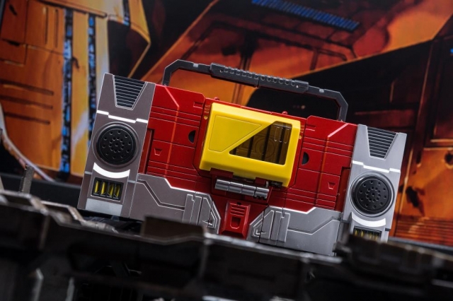 Transistor Pure Red Metallic Version and HiFi | KFC Toys