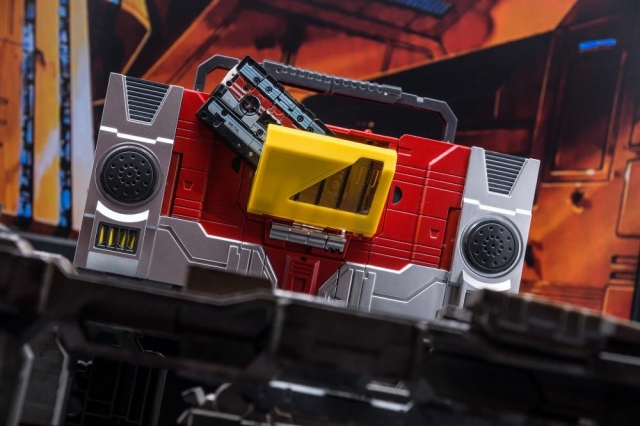 Transistor Pure Red Metallic Version and HiFi | KFC Toys