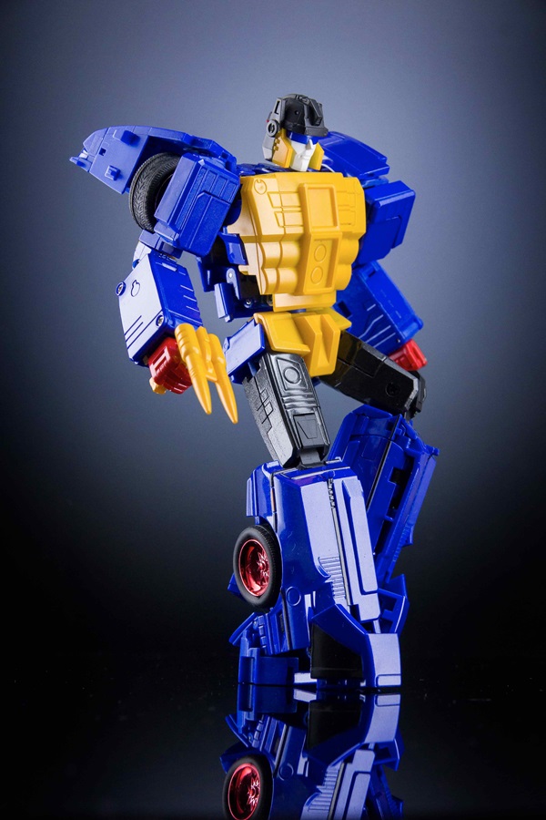 MX-26A Bond and James American Version | X-Transbots
