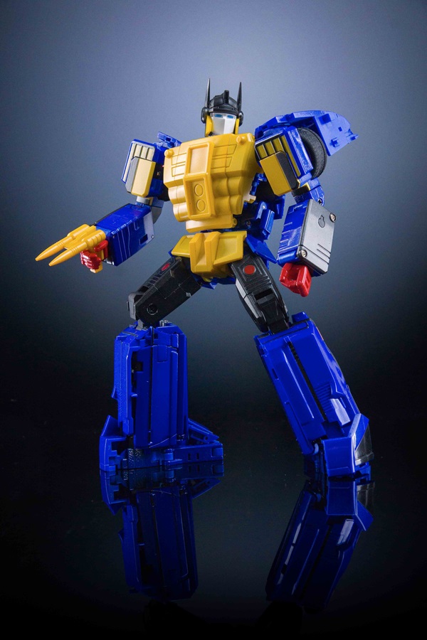 MX-26B Bond and James Japanese Version | X-Transbots