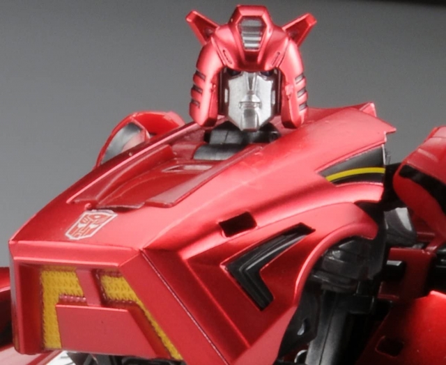 UN-03 Cliffjumper Cybertron Mode | Transformers United