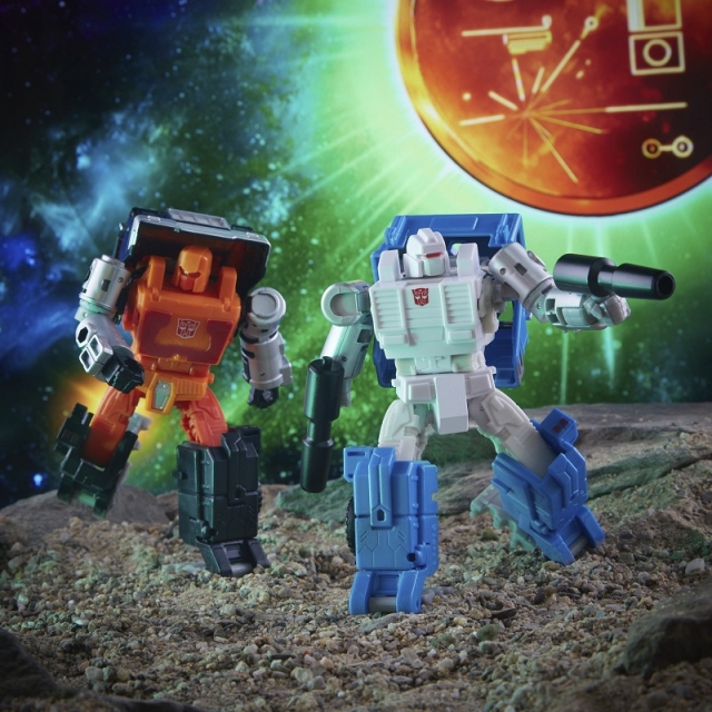 Autobot Road Ranger and Autobot Puffer Deluxe Class | Transformers Generations War for Cybertron Kingdom Golden Disk Collection Chapter 1
