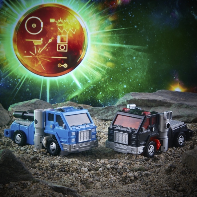 Autobot Road Ranger and Autobot Puffer Deluxe Class | Transformers Generations War for Cybertron Kingdom Golden Disk Collection Chapter 1