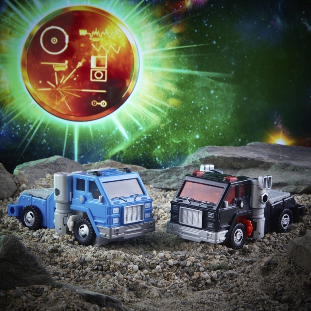 Autobot Road Ranger and Autobot Puffer Deluxe Class | Transformers Generations War for Cybertron Kingdom Golden Disk Collection Chapter 1