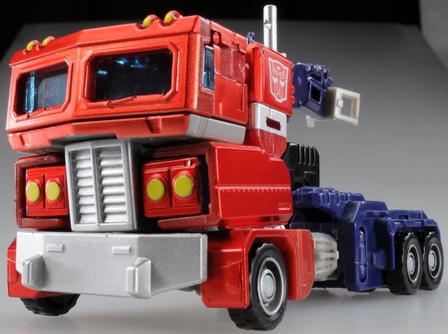 UN-06 Optimus Prime | Transformers United